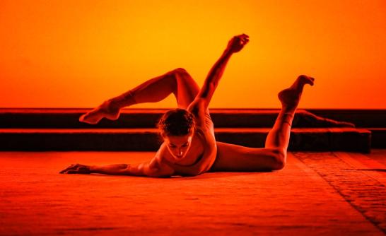 Personne faisant de la danse contemporaine